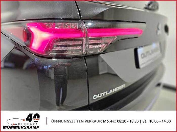 Mitsubishi Outlander 2,4 TOP+Luxury-Paket 4WD Sitzhzg v&h+E-Sitze+Klimasitze+PANO+Digitaler