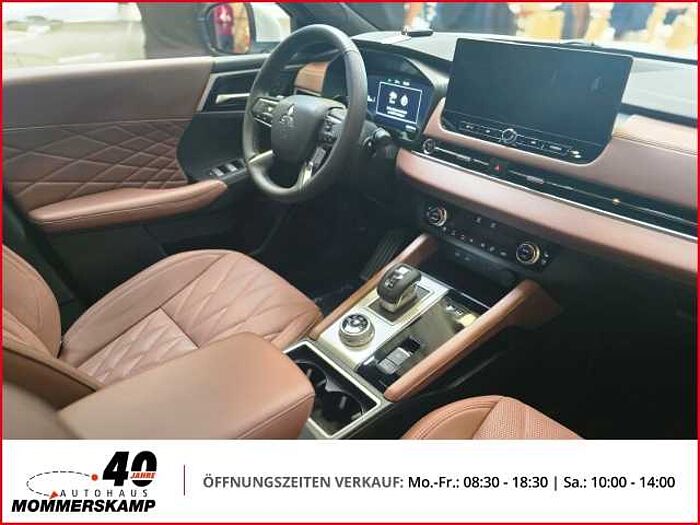 Mitsubishi Outlander 2,4 TOP+Luxury-Paket 4WD Sitzhzg v&h+E-Sitze+Klimasitze+PANO+Digitaler