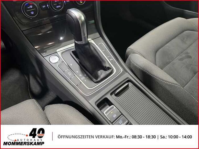Volkswagen Golf VII Comfortline 1.4 TSI+Automatik+Naiv+Klima+PDC+Kamera+Sitzhzg