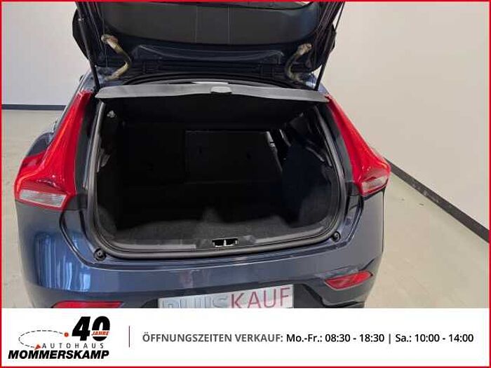 Volvo V40 Momentum T2 1.5+Automatik+AHK+Sitzhzg+Navi+Klima+PDC+Kamera