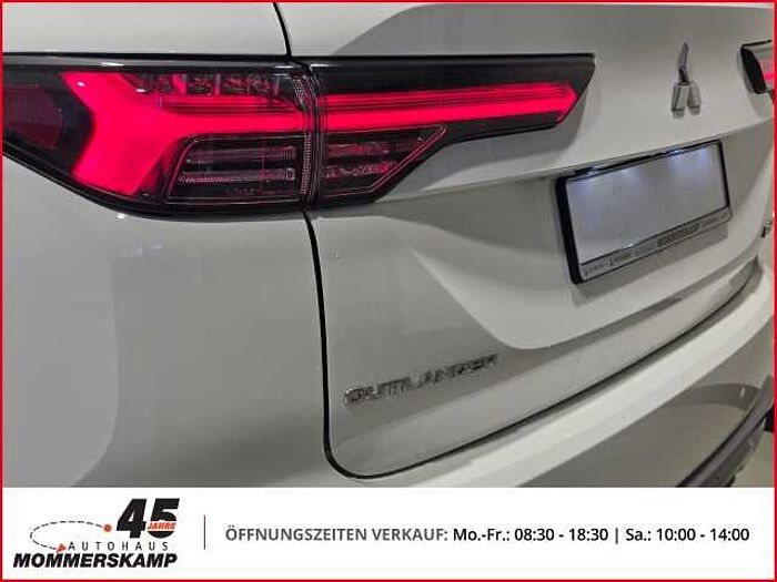 Mitsubishi Plug-in Hybrid Outlander 2,4 TOP+4WD +LederSitzhzg v&h+E-Sitze+Klimasitze+PANO+D