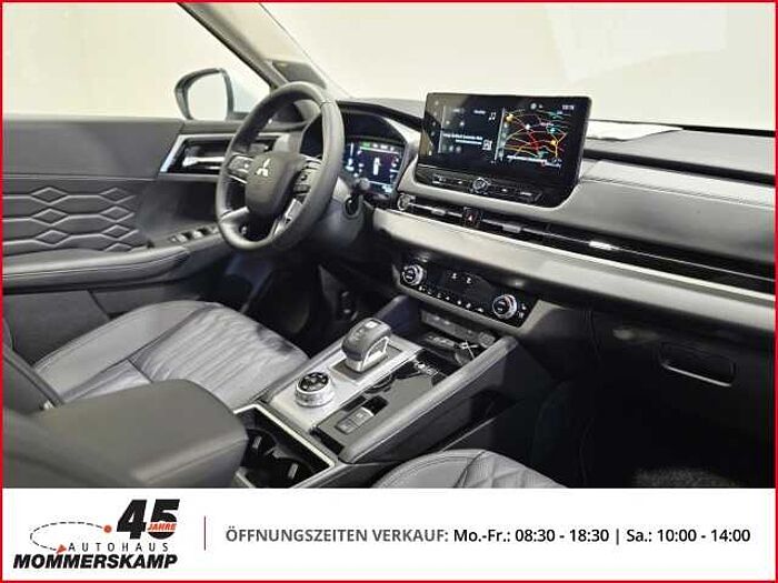 Mitsubishi Outlander 2,4 TOP 2 Tone+4WD Sitzhzg v&h+E-Sitze+Klimasitze+PANO+Digitaler.Innen