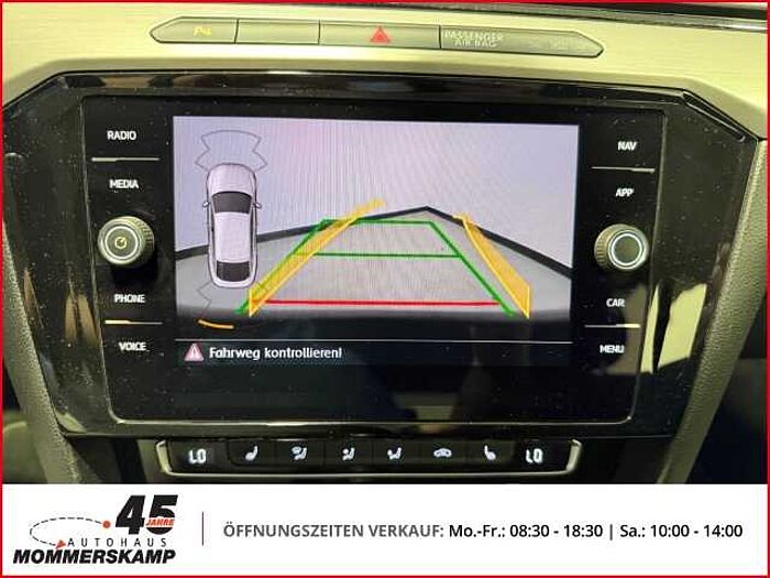 Volkswagen Arteon Automatik+AllwetterNavi+SitzHZG+Parksensoren v&h+Klimaautom+LED+Sportsitz