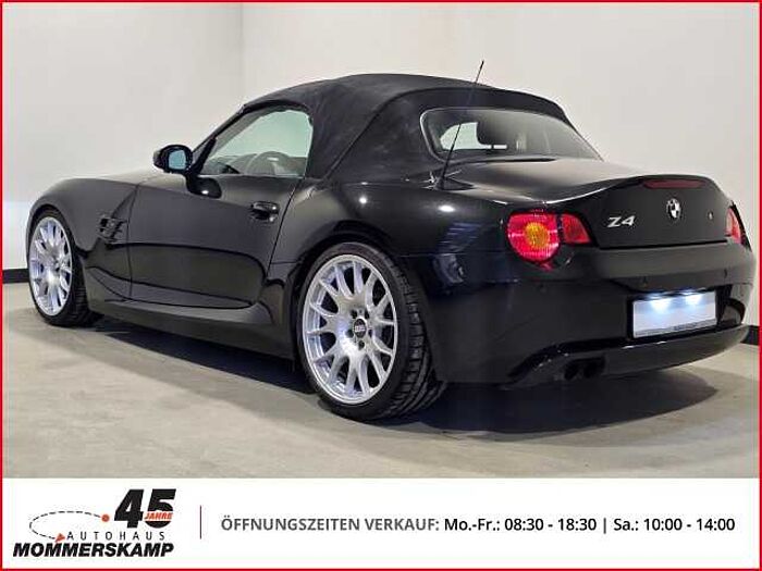 BMW Z4 3.0i Roadster Aerodynamikpaket+BBS 19zoll+Navi-Professional+Leder