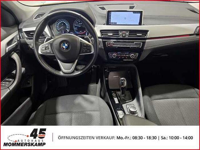 BMW X2 sDrive 20 i Advantage+Automatik+Allwetter+PDC+Navi+Klima+Lenkradhzg+Parkass.